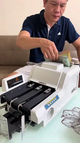 1 Minute of Relaxation Whith Money Counter Sounds #ASMR #NotakingASMR #asmrsounds #fyp 