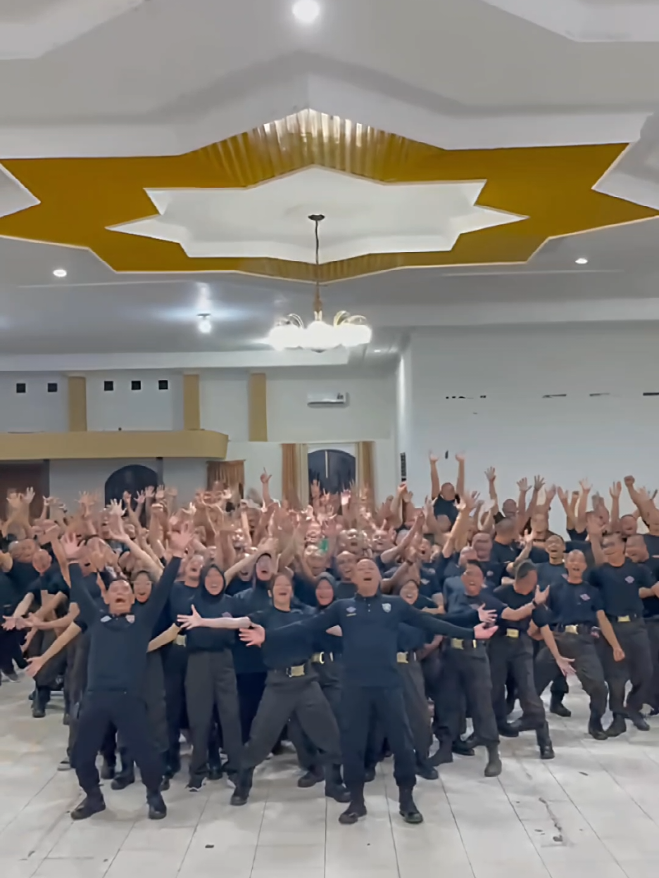 kami Satpam Angkatan 30 Kalteng. TSS BORNEO KALTENG  NAYAKA WIRATAMA 30 GELAP MENYALA 🔥🔥🔥 #tssborneokalteng #tssborneoangkatan30kalteng #pelatihansatpam #satpam 