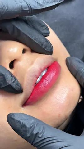 Các chị em cứ lo phun môi bị xưng nên SonaLy up clip thanh minh nha, như thế này mà bảo xưng là em khóc ra đây luôn đấy #Sonaly #phunxamthammy #mucphunxamcelict #mucphunxamdep #phunmoitunhien #khuthammoi 