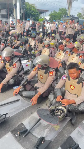 Dadanx mixsel bersama Kepolisian ikut mengamankan demo 😂