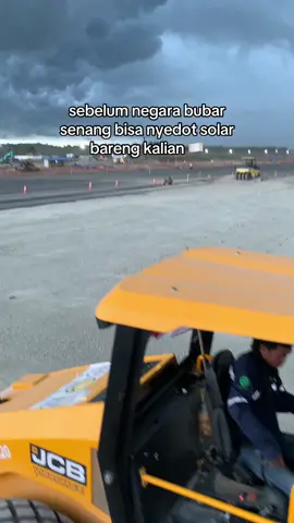 senang bisa mroyek maksudnya,tag teman kalian kawan