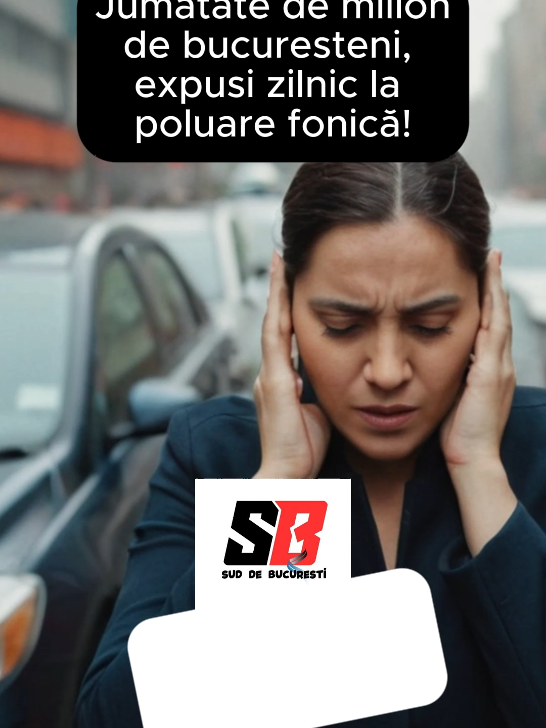 Primăria Capitalei lansează un sistem de 30 de stații de măsurare pentru combaterea zgomotului urban Consiliul General al Municipiului București a aprobat un proiect ambițios de reducere a nivelului de zgomot în Capitală, după ce datele oficiale arată că aproximativ 419.000 de bucureșteni – unul din cinci locuitori – sunt expuși zilnic la un nivel de poluare fonică care depășește limitele admise de lege. Proiectul prevede implementarea unui sistem complex de monitorizare compus din 28 de stații fixe și două stații mobile de măsurare a zgomotului ambiental, care va fi completat cu măsuri de reducere a traficului și crearea de zone rezidențiale cu limită de viteză de 30 km/h. Zone pilot selectate strategic Măsurile vor fi testate inițial în trei zone pilot cu impact major asupra calității vieții bucureștenilor: Parcul Cișmigiu – Bd. Regina Elisabeta Parcul Herăstrău – Bd. Regele Mihai I Parcul Tineretului – Bd. Tineretului Alegerea acestor zone nu este întâmplătoare – toate reprezintă artere importante de circulație care înconjoară spații verzi de recreere, creând un contrast puternic între nevoile de mobilitate urbană și calitatea mediului de viață. Măsuri concrete / Planul Primăriei include: Folosirea asfaltului fonoabsorbant pe tronsoanele cu trafic intens Reducerea vitezei pe anumite segmente de drum Crearea de zone rezidențiale cu limită de 30 km/h Instalarea de panouri radar cu afișaj dinamic Datele colectate până la finalul anului 2026 vor fi folosite pentru actualizarea hărților strategice de zgomot, permițând autorităților să ia decizii mai eficiente pentru protecția fonică a orașului. Măsura vine în contextul în care poluarea fonică reprezintă una dintre principalele probleme de sănătate publică în mediul urban. Studiile medicale demonstrează că expunerea prelungită la zgomot peste limitele admise poate cauza probleme cardiovasculare, tulburări de somn și reducerea capacității de concentrare. Ce părere aveți despre noile măsuri de monitorizare a zgomotului în București? Considerați că restricțiile de viteză și potențialele amenzi vor îmbunătăți cu adevărat calitatea vieții în Capitală sau vor reprezenta doar o povară suplimentară pentru cetățeni? #hartazgomot #zgomotbucuresti #poluarefonica #amenzizgomot #primariacapitalei #pmb #masuriantizgomot #sectorul4live #suddebucuresti