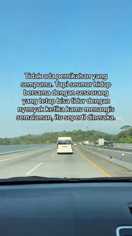 Kalau dari pacaran kesedihanmu tak pernah didengarkan, km sudah pasti tau jawabannya☺️🤗