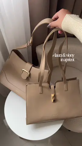 my two faves in one frame — elaura & viony!  classy shoulder bag • office or univ bag #mossdoom #shoulderbag #totebag #classybag #bagrecos 