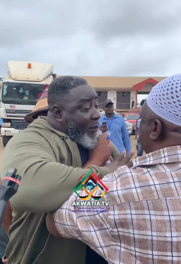 Azorka of NDC and Chairman Buga Buga of the NPP clash at Akwatia Lorry station #akwatiadecides #AkwatiaByElection #byelection2025 