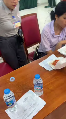 cán bộ xã Hà Đông Hà Nội làm việc với dân phát tiền Tết độc lập của đảng và nhà nước cho dân vậy mọi người nghĩ sao điều này #xuhuong #tetdoclap 