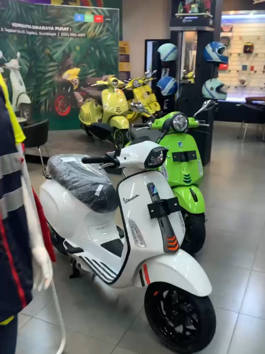 Ready all Vespa Matic 2025 😎🔥 • Melayani pembelian cash & kredit • KTP manapun bisa proses • Pengiriman seluruh Indonesia  • Plat nomer sesuai alamat KTP Info pemesanan : ☎️ 0881-9358-765 (Devina) 📍Vespa Satya Surabaya Pusat, Jl. Tegalsari No. 2G Surabaya Jawa Timur  #vespa #vespamatic #vesmet #motor #fyp 