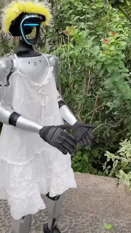 Baby still applauds when she fell down#robot 