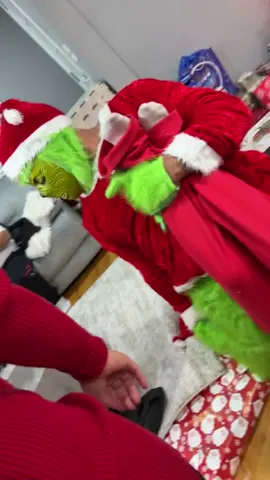 The Grinch is the King of Destruction!🤣🤣 #grinchchallenge #grinch #funnyvideos #hahaha #funny 