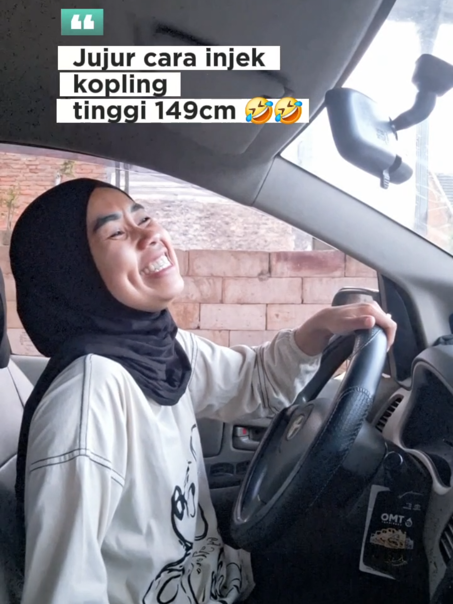 Membalas @dianistiqomah12lunaass mbaa🤗😁 #mobilmanual #cumidarat #kijanginnova #nyetirmobil #belajarnyetirmobilmanual 