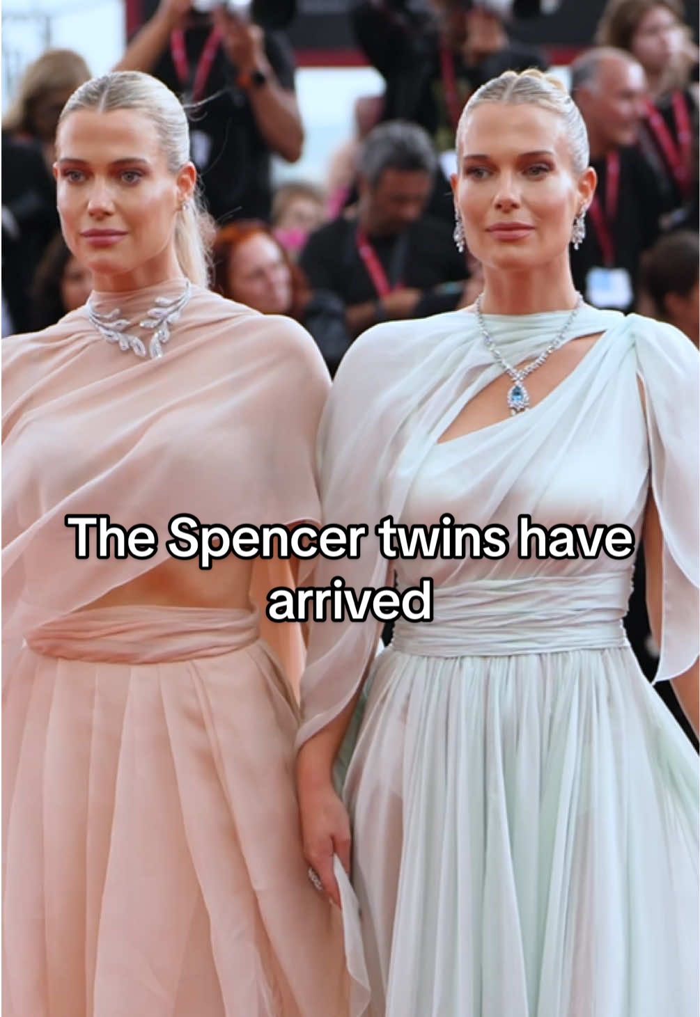 #princessdiana’s nieces Lady Amelia Spencer and Lady Eliza Spencer arrived on the red carpet at the #venicefilmfestival twinning in their etheral gowns 