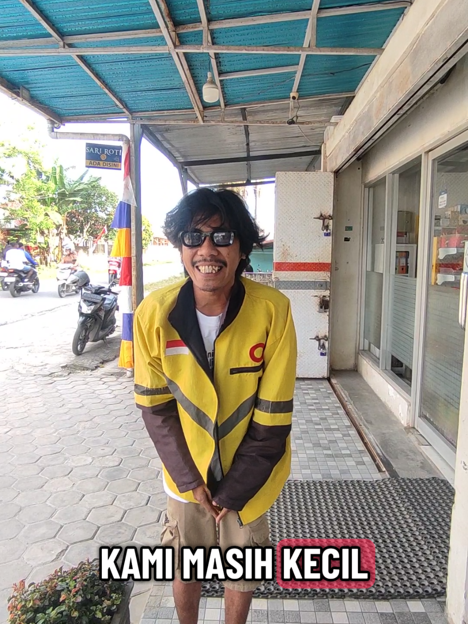 bisa pinjam jaketnya.  jangan lindas yah. . .  #prank #ojol #random 