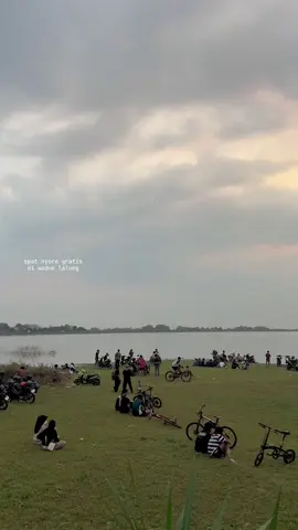 Banyak banget yang minta spill tempat ini di waduk lalung karanganyar ya.  Buat akses jalannya bisa lewat jalan masuk desa dari arah timur atau tulisan  bendungan lalung dari arah utara ya #karanganyar #karanganyar24jam #wisatakaranganyar #karanganyarexplore #sukoharjo 