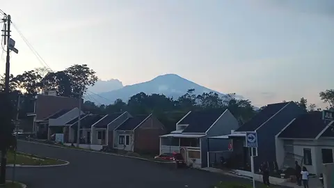 senja sore ini sedikit malu malu
