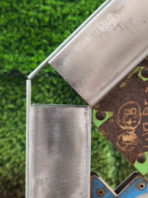 47% of Metalworkers Don't Know the Easy Trick of 45° Metal Connections. #welding #metalwork #cuttingskills #fabrication #tipsandtricks 
