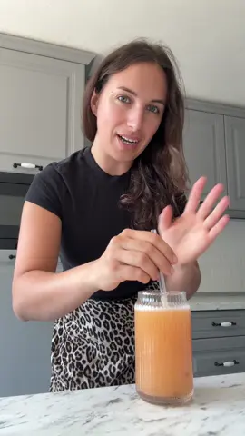 Mi-am pregătit mixul meu preferat de energie & detox 🌱💪🏼  și mă apuc de curățenie! 🧹 În curând vă arăt și un video cu rezultatul 🏡✨ #energypower #detoxvibes #curatenie #motivatie #energie 