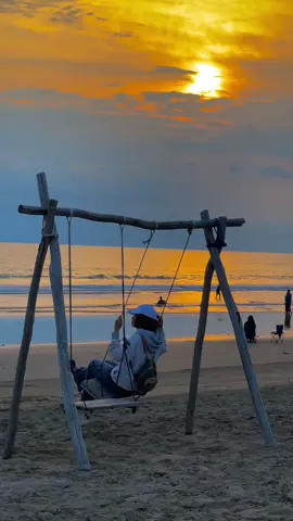 Senja seindah ini bisa kalian nikmati disalah satu pantai yang ada dikota kalianda lampung ☺️ #pantaikalianda #kalianda #kalianda_lampung_selatan 
