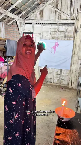 Solusi ketika mati lampu g4k p3rlu beli genset karena harganya mahal , mending pake Lampu emergency 400 watt ini saja harganya cuma 100ribuan , yg mau bisa cek di keranjang kuning #lampuemergency #lampuemergencyviral #lampuemergency400watt #wibgajian #cuantanpabatas 