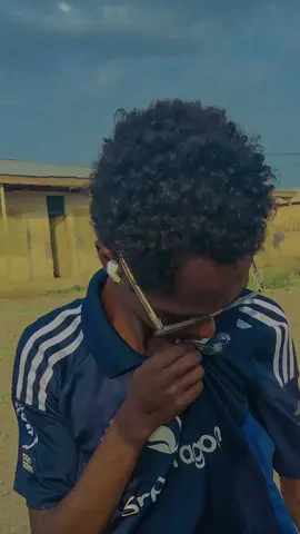 #ማንችስተር_ዩናይትድ ኑጉስ#dahimela💪king⚔️of💪kingocheama #creatersearchinsightments @BIRUK ⚽️SUAREZ⚽️🤴🤴 @⚽EL BICHO🎧🐐 @banana 🖖😝🤚 @Manchester United 