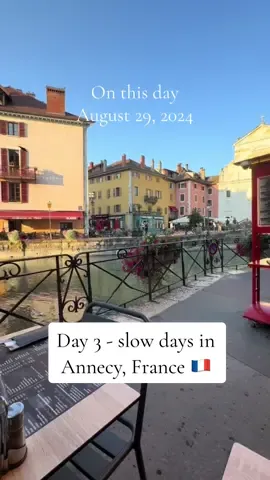 ✨ It’s easy to have a lazy day when this is your neighborhood. On my 3rd day in Annecy, I took it easy, no big itinerary…just wandering the canals. Do you ever take a “day off” when you’re traveling, or do you pack every minute with sightseeing? 👇 Tell me your style in the comments! I want to know if you’re a slow traveler or a see-it-all type. #annecy #frenchalps #solofemaletraveler #francetravel #slowtravel  