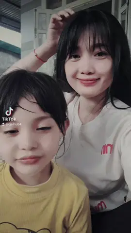 mùng 2/9 ngta thì có ngừơi dân đi chơi . mẹ con mih thì nhừ này 