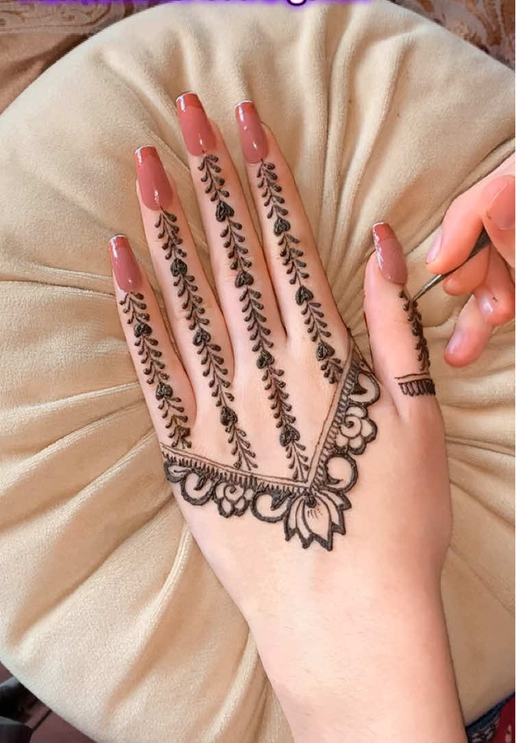 Replying to @FAMMA HU YAR DM for bookings in Faisalabad homeservice available @HOOR BRANDED CL @مہندی کا جھاں 🌎😍♥️ @Henna by Laraib🥀🔥🎈 @Mano's Beauty Organic #mehndidesign #viral?videotiktok😇😇 #foryoupage #mehndilove #viralvideo 