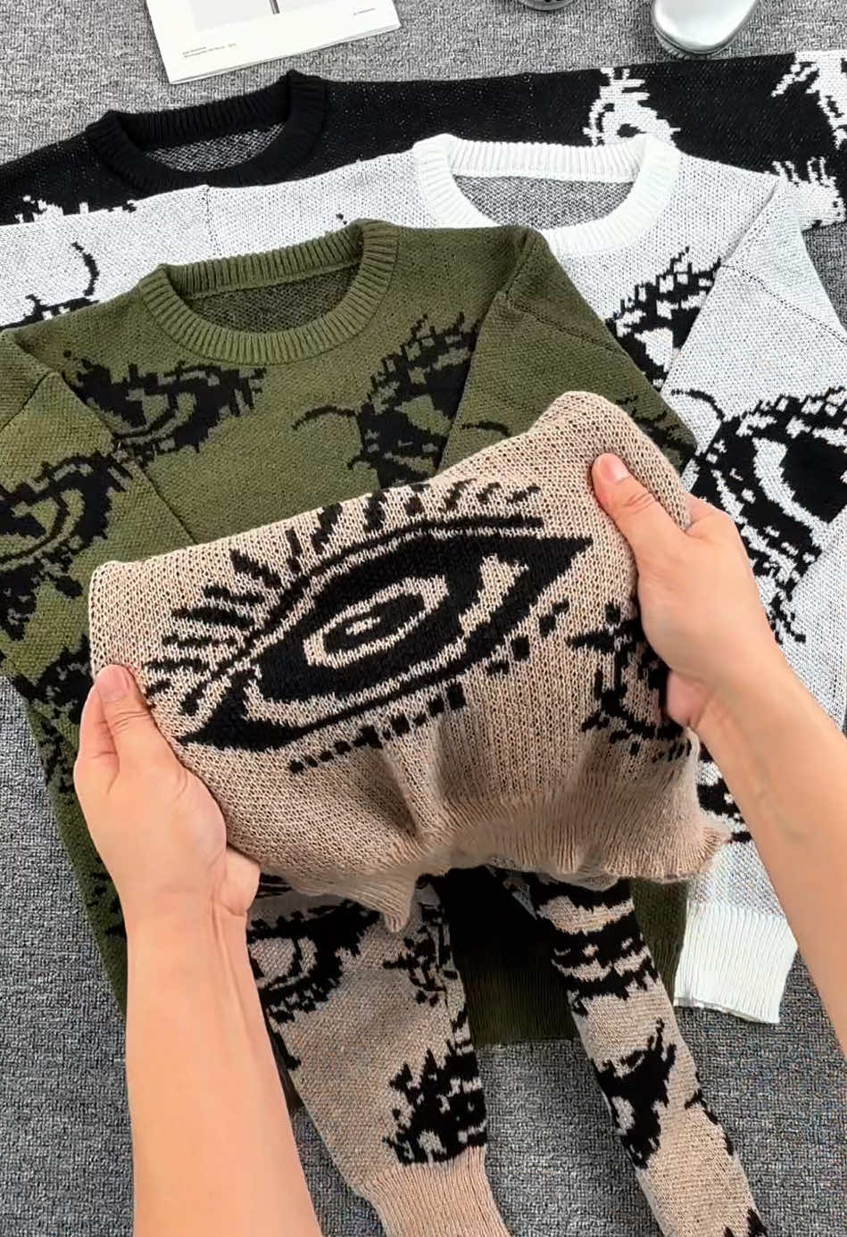 I think this shirts for Naruto every EyE👁️👁️👁️ #winterfashion #tiktokshopcreatorpicks  #tiktokshoplabordaysale #spotlightfinds#mexican  #halloween2025#halloweencostume #blackfriday #naruto #sweater 