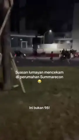 Di kondisi seperti ini, jangan sampai terprovokasi. Jangan menjarah. Untung semua bapak2, satpam, kompak saling stand by jaga shift ditiap cluster. #guyubrukun #summareconbekasi #wargajagawarga