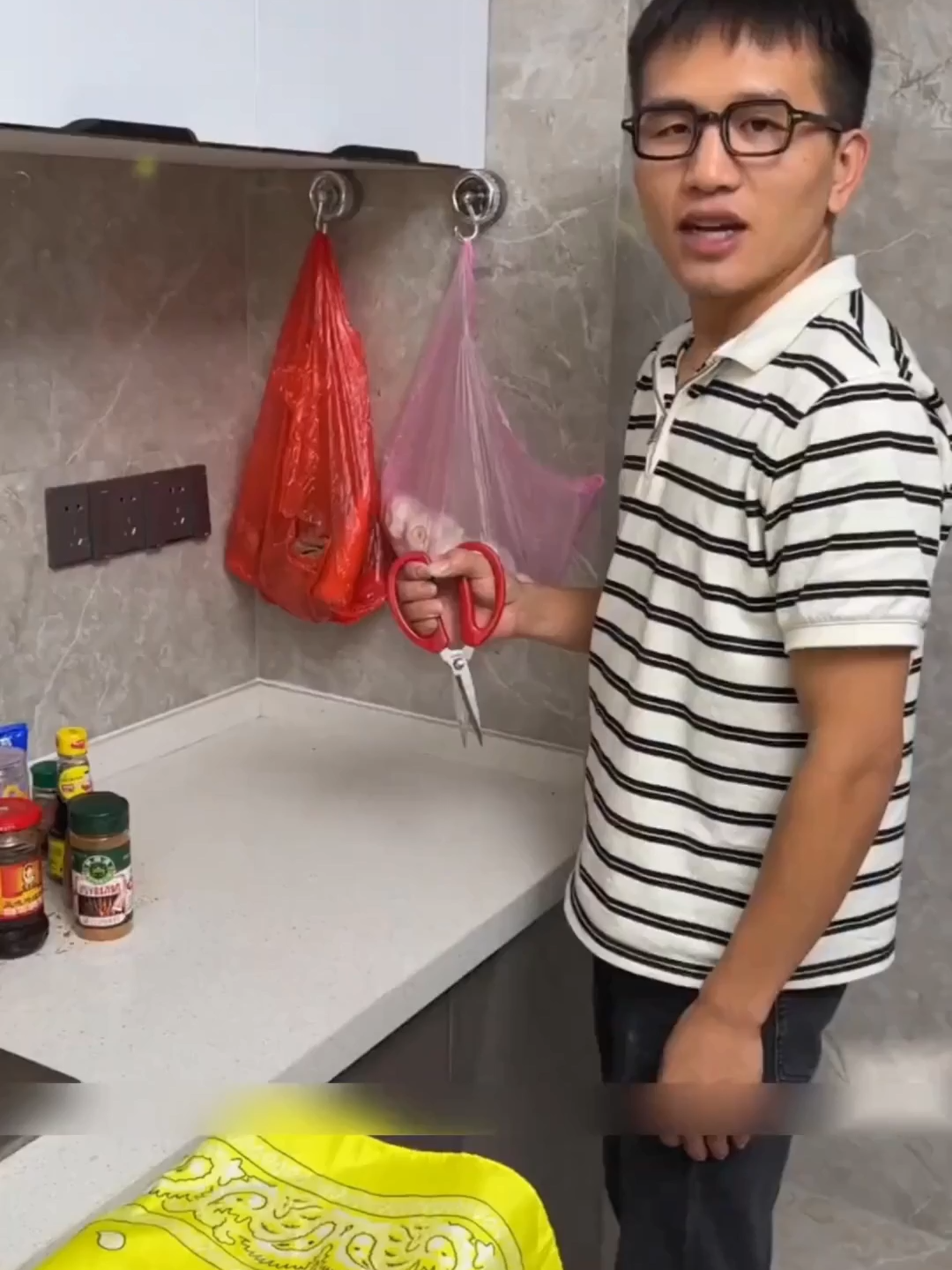 Malakas na suction shelf - Walang butas! Perpekto para sa banyo at kusina 🚿#TikTokShopPH #SuctionShelf #HomeOrganization #PhilippinesHome #TipidTips #FindItOnTikTok #TikTokMadeMeBuyIt #TikTokPhilippines #fyp
