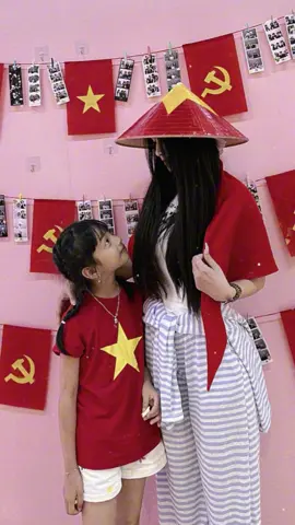Mình là người sống hai lòng. 