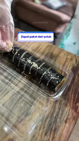 Dapat paket dari youtube #dailyvlogs #jualanlaris #fyp 
