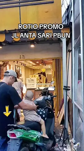 ROTI'O Nikmatilah harimu dengan mengkonsumsi Roti O di daerahmu yang terdekat terima kasih.  #rotioviral #RotiOterdekat #rotiopangkalanbun #gajiansel #promoguncang99