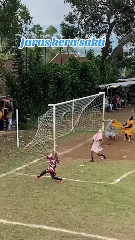 Maen bola pake jurus #viralvideo #komedi #garut #sepakbola #jangkawanluassemuaorang 