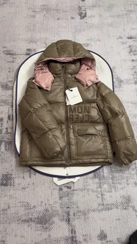 Girls, brown and pink match.🥰🥰🥰😍😍#TikTokFashion #Winterfashion #moncler #girls #downjacket 