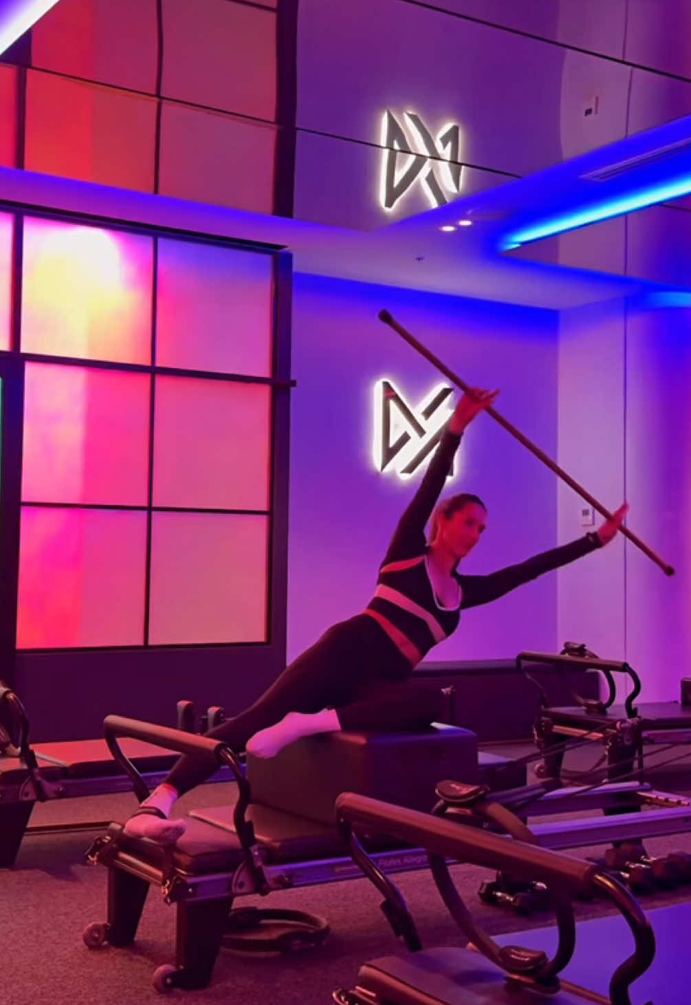 Yvette from Brookvale VAURA in her element 💪   Incorporating the pole in this flow for a full body workout, and we love to see it 🔥  #vaurapilates #reformerpilates #pilateslovers #pilatesflow  #pilatestrainer 