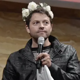 Did you know that Misha once shove a T-Shirt down his pants and auctioned it for charity purpose? 🥲 Who ever got that t-shirt was so lucky…💔 [This was from AHBL5 convention 2014] #MishaCollins #mishacollinsedit #mishamigos #fyp #spnfamily 