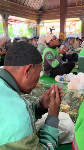 Seluruh elemen masyarakat gelar Tahlil dan Doa bersama lintas agama untuk negeri di Pendopo Graha Majatama Pemkab Mojokerto  #fyp  #trending  #pemkabmojokerto  #damainegeri 