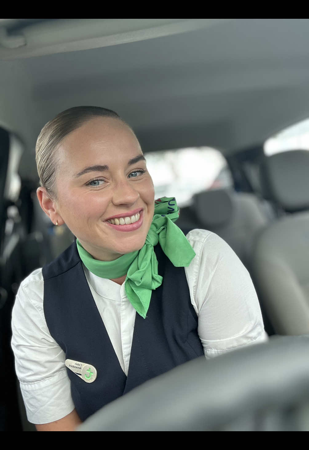 ||Working tonight. ||  Let’s see how many flight attendants can react before I’m done with work! ✈️ #flightattendant #flying #cabinattendant #cabincrew #crew 