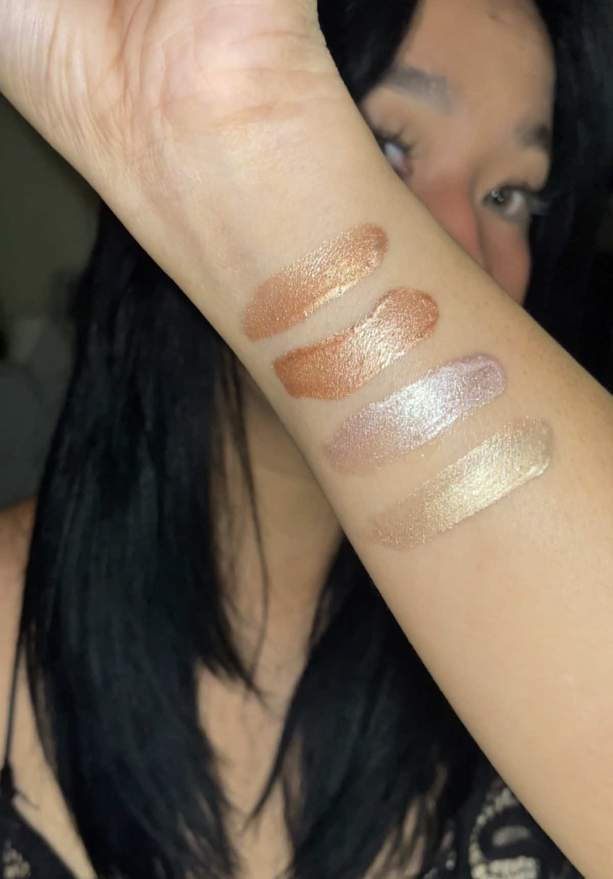On-the-go highlighter na hindi hassle 💕 natural glow anytime, anywhere.     #careline  #carelineph  #beambooster  #highlighter  #fyp    @EBCI.DigitalPR  @Careline 