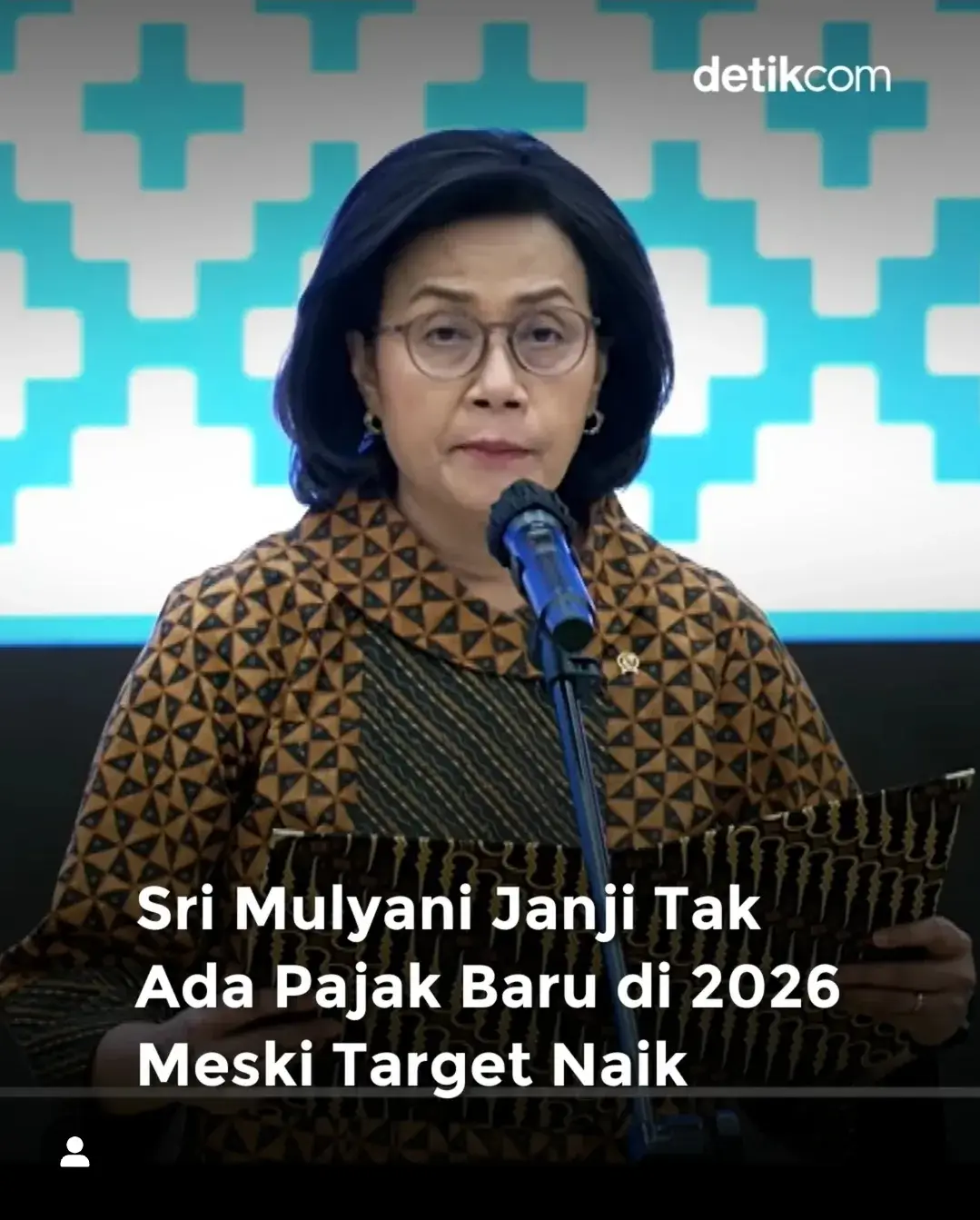 Menteri Keuangan Sri Mulyani Indrawati pastikan tidak ada pemberlakuan pajak baru maupun kenaikan tarif pajak di 2026. Meskipun target pendapatan negara naik 9,8% menjadi Rp 3.147,7 triliun, yang sumbernya paling besar dari penerimaan pajak yakni Rp 2.357,7 triliun atau tumbuh 13,5%. Sri Mulyani sebut pihaknya akan fokus dari sisi kepatuhan untuk meningkatkan penerimaan pajak. Bagi mereka yang mampu dan berkewajiban membayar pajak tetap membayar pajak dengan mudah dan patuh, sementara yang tidak mampu dan masih lemah akan dibantu secara maksimal. Baca berita terkait lainnya di detikcom. #detikcom #SriMulyani #MenteriKeuangan #Pajak 