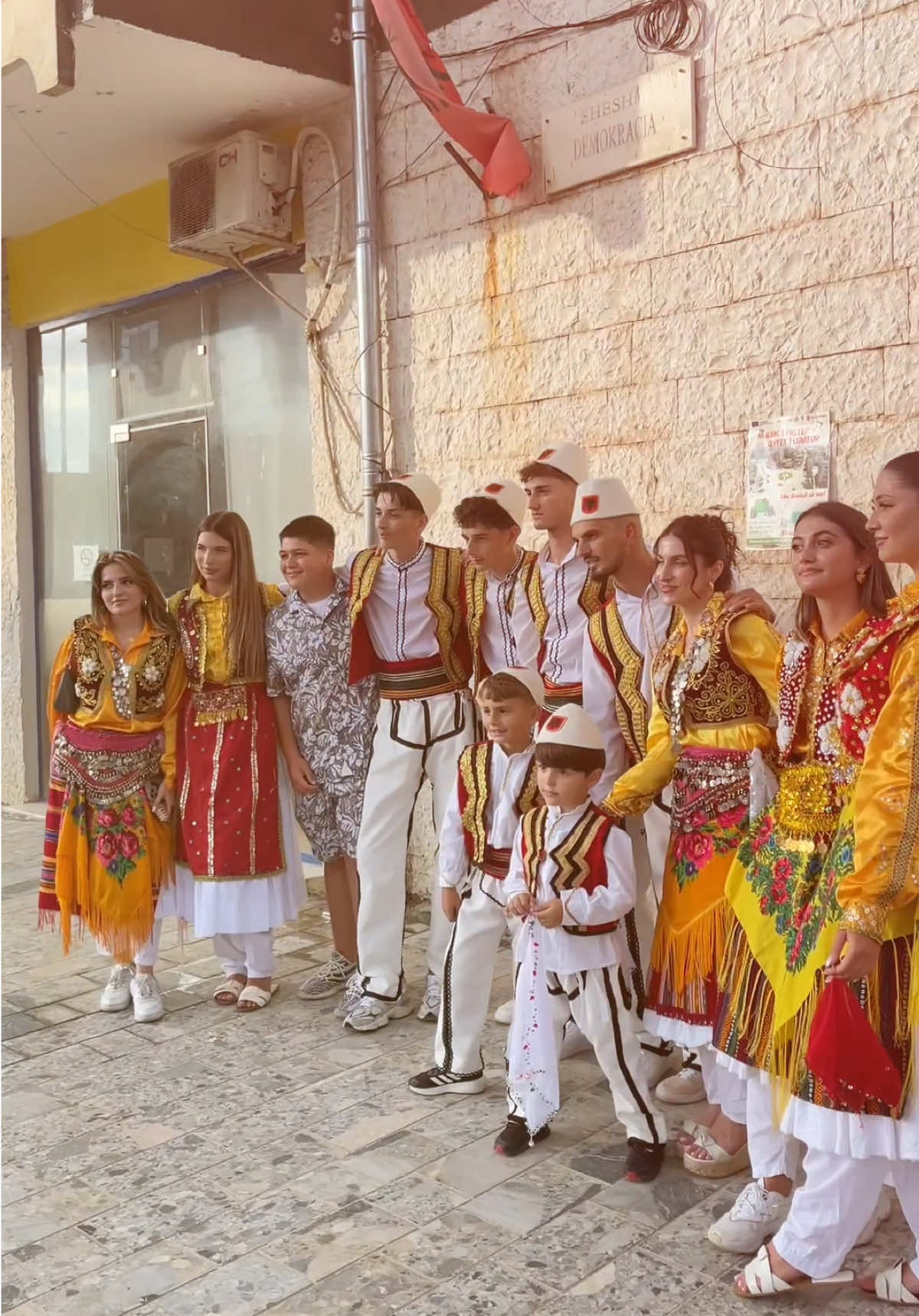 Albanian pre-wedding traditions 🇦🇱 What traditions do you love from your culture? #DitaeDajave #AlbanianWedding #AlbanianCulture #Tradition #FamilyLove #DasmaMatjane #Burrel 