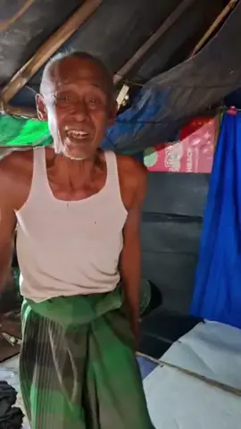 Hari ini kami berkesempatan untuk berkunjung ke rumah sepasang lansia yang hidup dengan segala keterbatasan dan kesederhanaan. Melihat kondisi mereka, hati ini terasa begitu terenyuh—di usia senja, mereka masih harus berjuang bertahan dengan segala kekurangan. Namun, senyum tulus dan sambutan hangat yang mereka berikan membuat kami belajar arti ketabahan dan rasa syukur. Semoga sedikit bantuan dan perhatian ini dapat menjadi pelipur di hari-hari mereka. Terima kasih kepada para donatur yang telah menjadi bagian dari langkah kecil penuh cinta ini. 💙🙏 #fypシ゚ #AcongPeduli #pedulisesama #BerbagiUntukSesama 