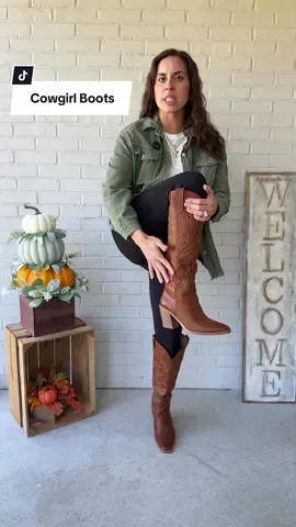 These gorgeous embroidered cowgirl boots have a chunky heel and square toe. Plus, they’re actually comfortable to wear! #cowgirlboots #boots #kneehighboots #womensfashion #womensshoes 