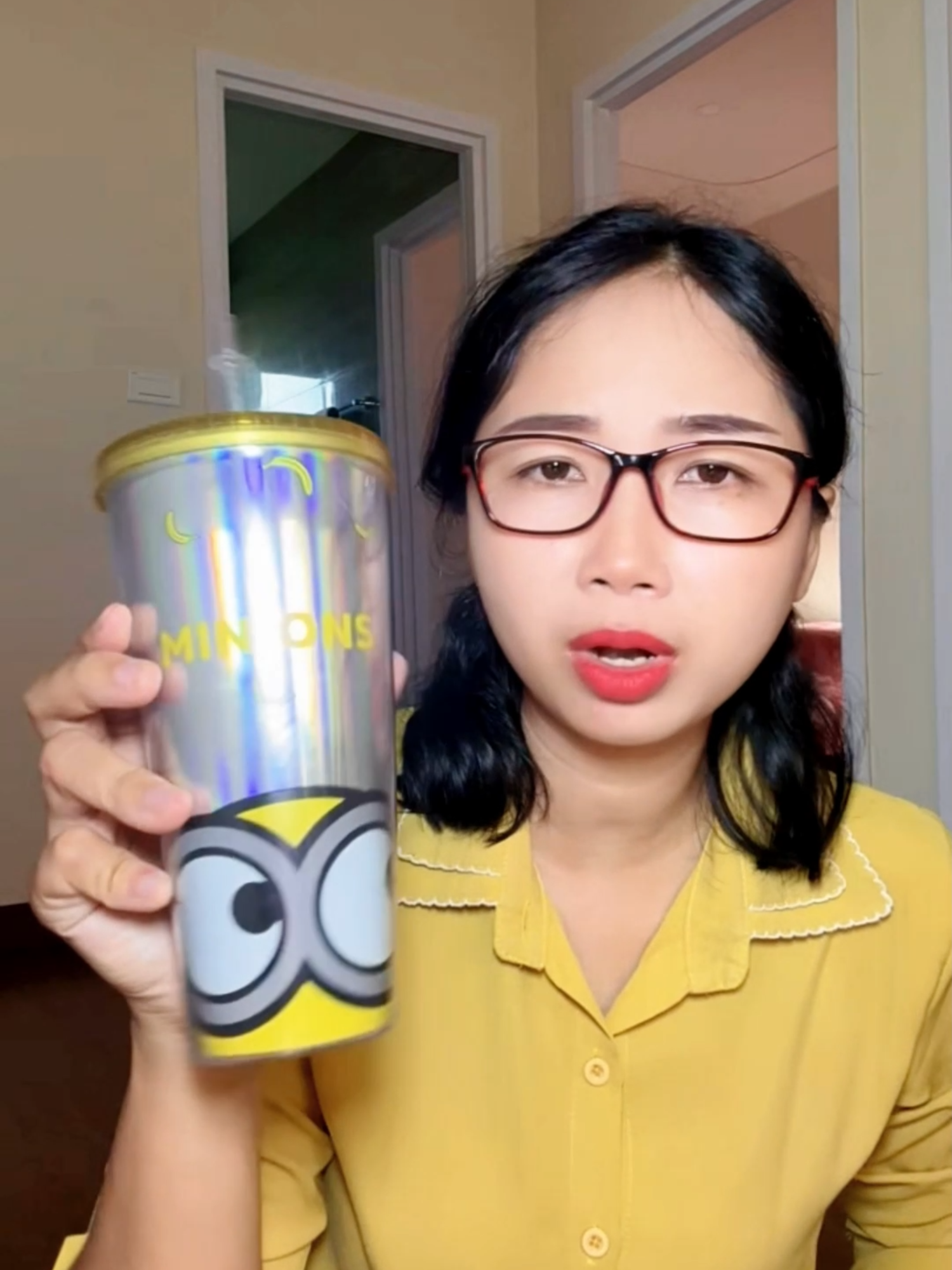 Minions Double wall Hologram แก้วพลาสติก 2 ชั้น มินเนี่ยน สินค้าลิขสิทธิ์ แก้วมินเนี่ยน พลาสติก 2 ชั้น รุ่นโฮโรแกรมพร้อมหลอด #characterStore1 #ลิขสิทธิ์แท้ราคาถูก #สินค้าอนิเมะ #Minions #แก้วพลาสติก #ฝนบอกแล้วว่าคุ้ม