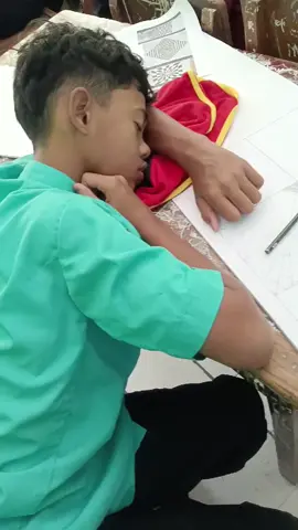 mungkin dia lelah.. 