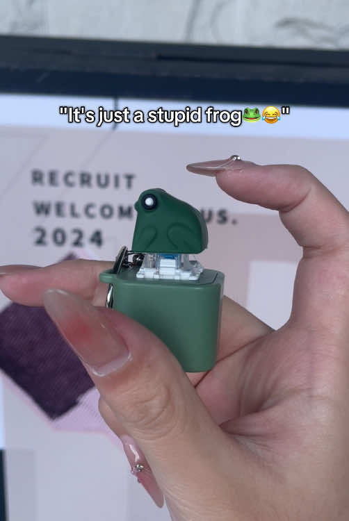 This Croaking Frog Keychain Will Be Your New Obsession 🐸#funny #frogkeychain #gift #fidgettoys #toy