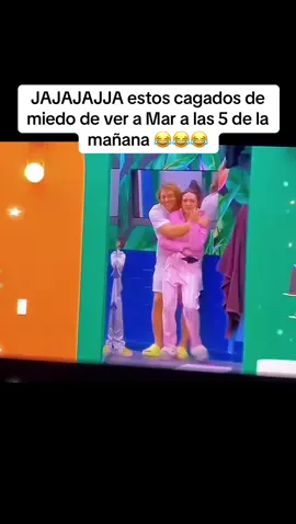 JAJAJJAJA se espantaron de escuchar ruidos y ver una cabeza flotando. Elaine: es mar, es mar. Aldo procede a abrazarla y abelito procede a recuperar el alma 😂😂😂#lcdlfmx🏡🇲🇽 #casadelosfamosos #lacasadelosfamosos #abelito #aldotdenigris 