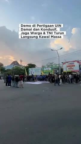 DEMO MAHASISWA SIPERTIGAAN UINAMAN DAN KONDUSIF JOGJA#live #viral #demo #fyp #pemimpin 