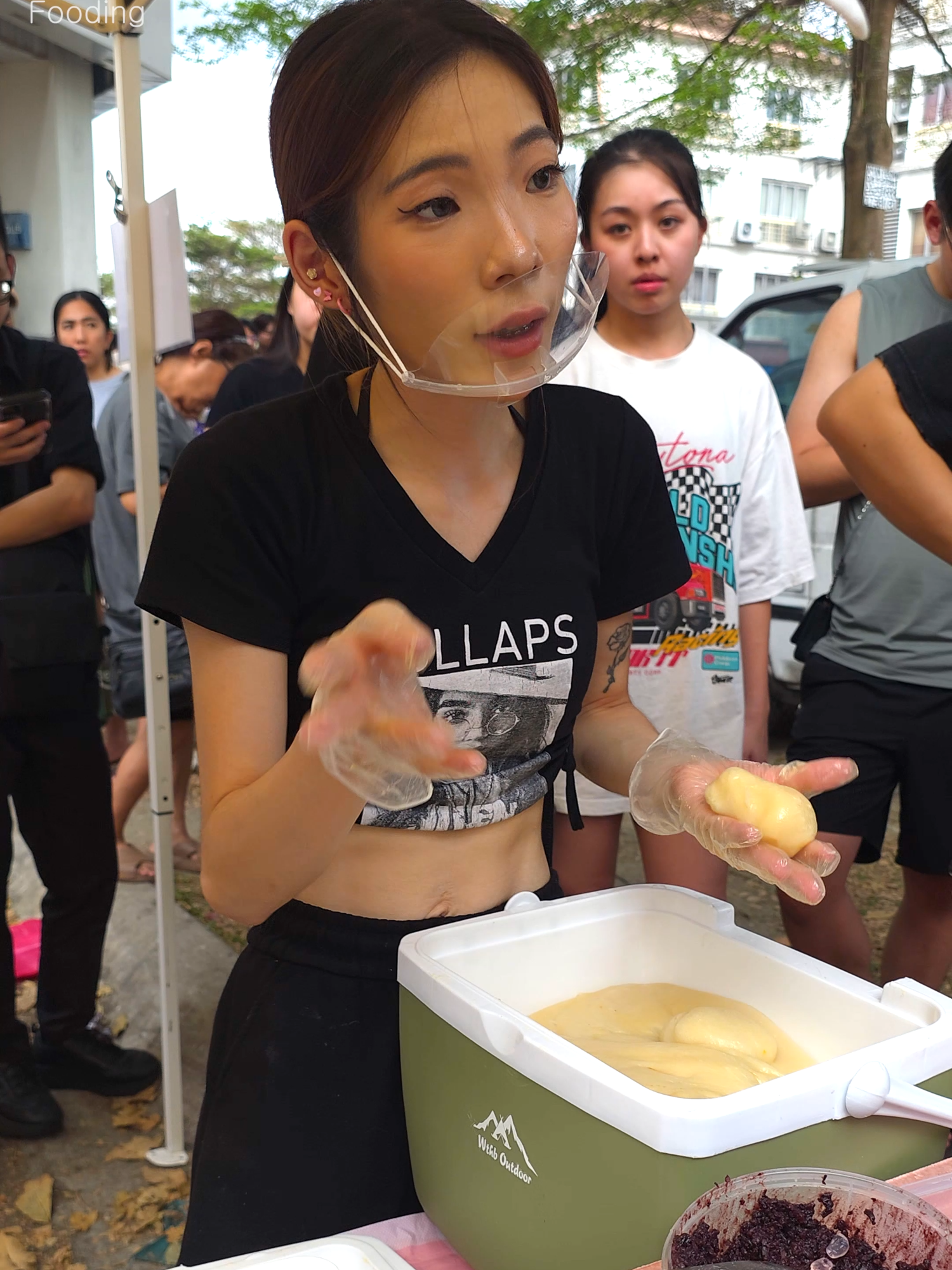 Must Try!! Amazing Giant Mochi - Malaysian Street Food   🗺️ Location  Jalan Setia Prima A U13/A, Setia Alam, 40170 Shah Alam, Selangor, Malaysia   🚩 Google Maps - https://maps.app.goo.gl/RVVvQQ1XAHWCvvyp6   #Malaysia #pasarmalam #mochi #fooding #tiktokfood #foodtiktok #streetfood #mukbang