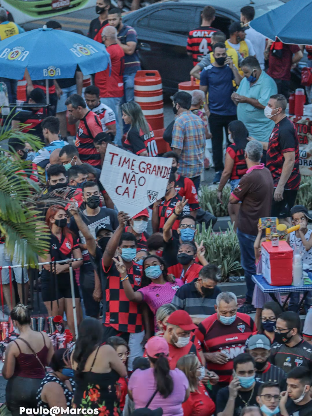 🔥🐲 TIME GRANDE NÃO CAI! 🐲🔥 O nosso Atlético é a força que nunca se apaga 💪❤️🖤. É o clube guerreiro ⚔️🔥, de coração gigante 💥🐉, de histórias marcantes 📖✨ e de vitórias inesquecíveis 🏆🥅. Já enfrentamos batalhas duras ⚡⚔️, momentos de dor 😢💔, mas a nossa essência é NUNCA DESISTIR 🙌🔥. Com a fé que carregamos 🙏❤️, com a garra dentro de campo ⚽💥 e com a torcida que nunca abandona 🎶🐲🏟️, o Dragão segue firme, de cabeça erguida 🚀🔥. A grandeza do Atlético não se mede em tabela 📊⚽, mas sim na paixão de cada torcedor 🔥❤️🖤, no grito que ecoa mais alto que qualquer obstáculo 📢🐲, na certeza de que o Dragão SEMPRE vai se levantar 🐉🔥🙌. 👉 É acreditar ✨, acreditar ✨ e acreditar ✨. Pois quando a Nação Atleticana acredita, nada pode nos parar 💪🐲🏆. 👉 Texto: Paulo Marcos #TimeGrandeNãoCai 🔥🐲 #AtléticoGoianiense ❤️🖤 #ForçaDoDragão 💪🔥 #PaixãoAtleticana 🏟️🎶 #SomosDragão 🐉⚽ #GarraRubroNegra ❤️🖤 #DragãoEterno 🐲🔥 #VaiPraCimaDragão 🚀⚽